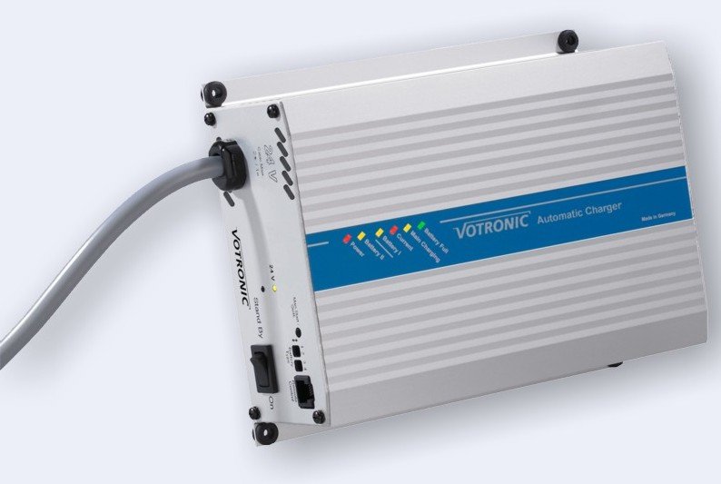 Votronic Cargador Automático VAC 2416 Station con cable flexible de aceite 4m